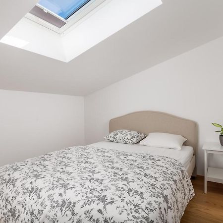 Gallery Apartment Megan2 With Parking 카스타브 외부 사진