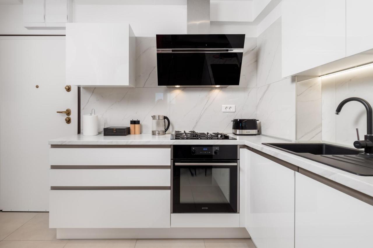 Gallery Apartment Megan2 With Parking 카스타브 외부 사진