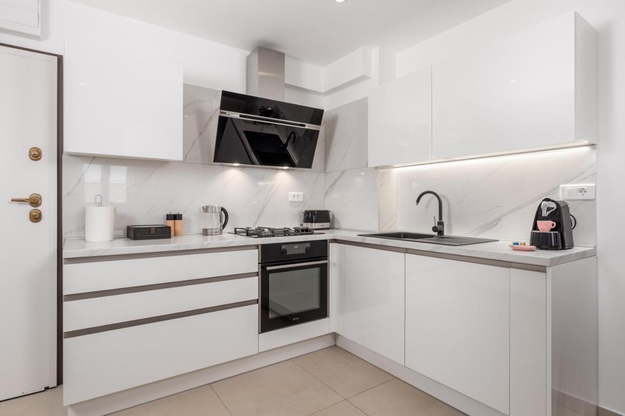 Gallery Apartment Megan2 With Parking 카스타브 외부 사진