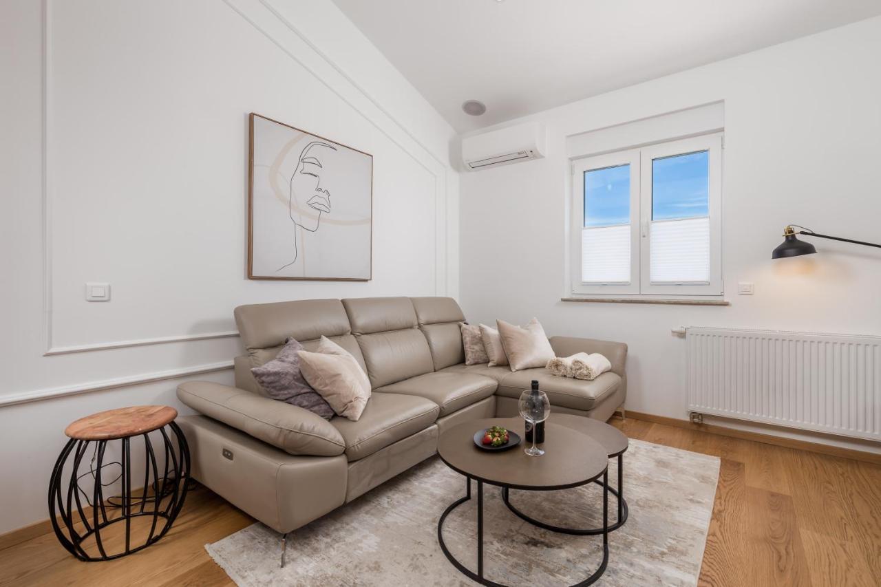 Gallery Apartment Megan2 With Parking 카스타브 외부 사진